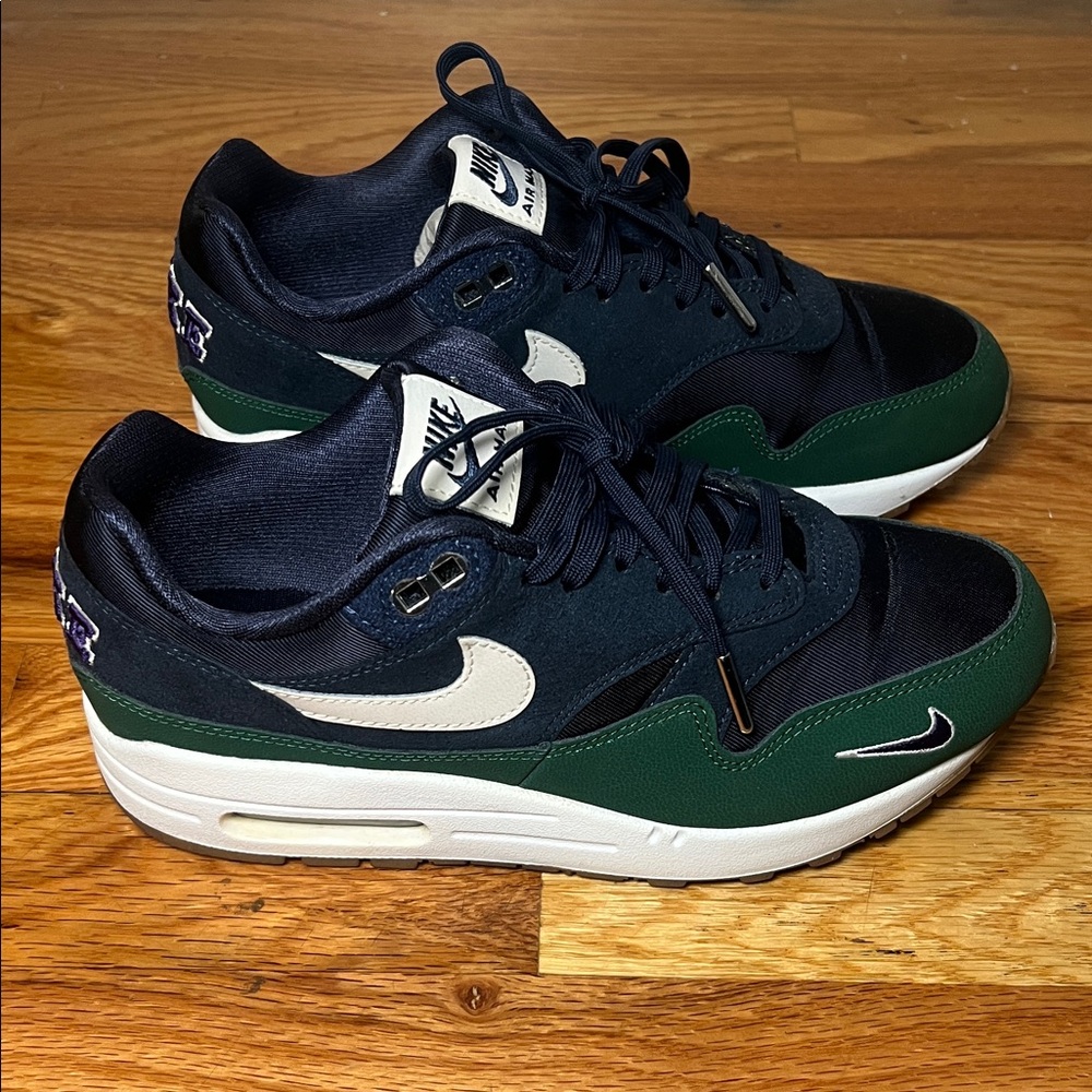 Nike Air Max ‘87 Women’s Hunter Green and Navy